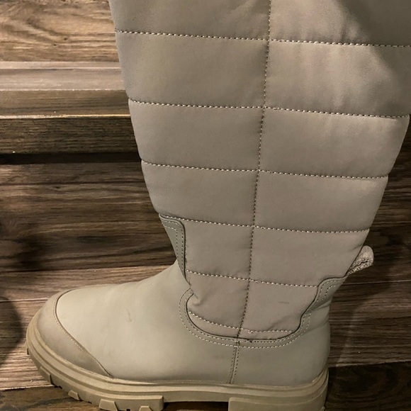 Rain boots! - Picture 3 of 5